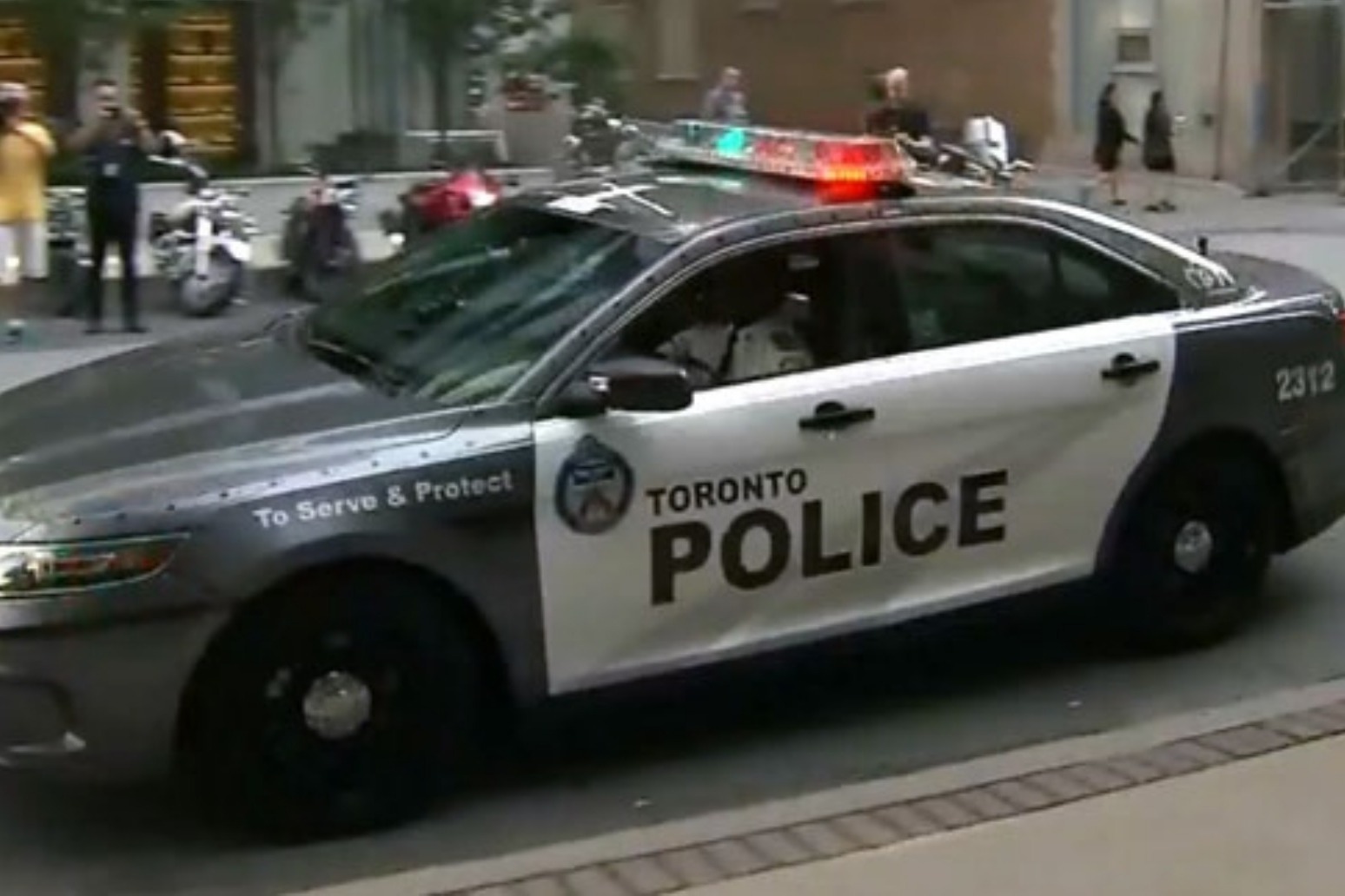 Gunman dead after shooting 14 and killing one in Toronto 
